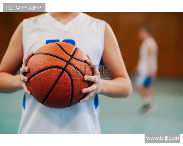 篮球新手必看：提升场上意识的全面入门指南与实用技巧分享